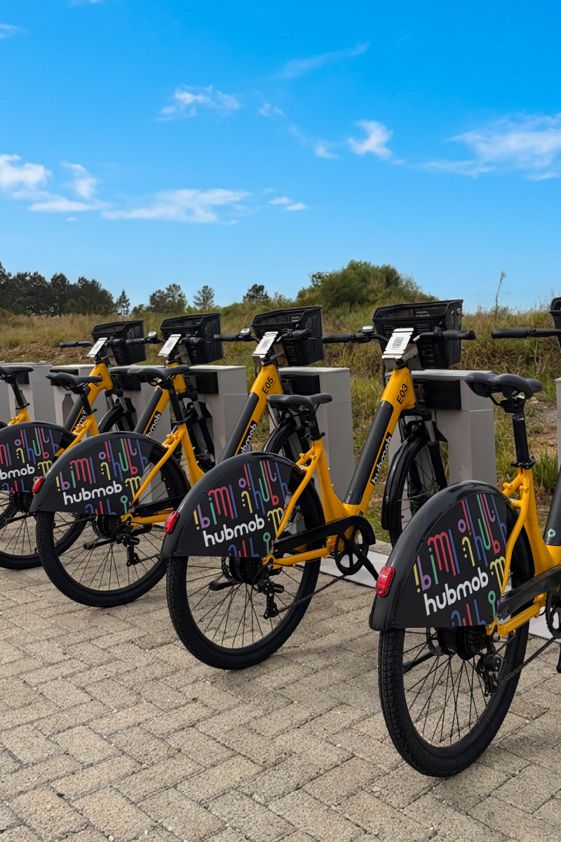 Estação hubmob com bicicletas elétricas